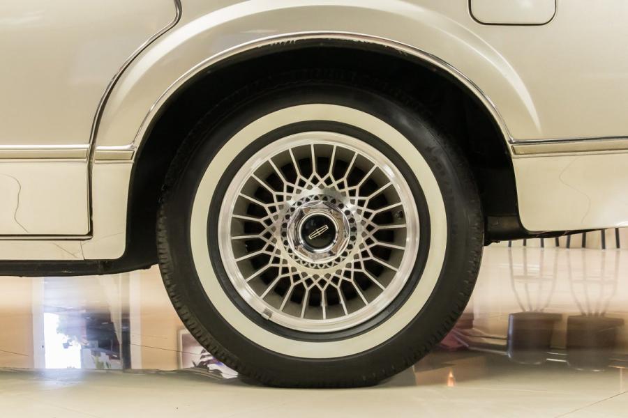 Колеса Lincoln Continental Mark VI Sedan 1980 года  (фото 49 из 111)